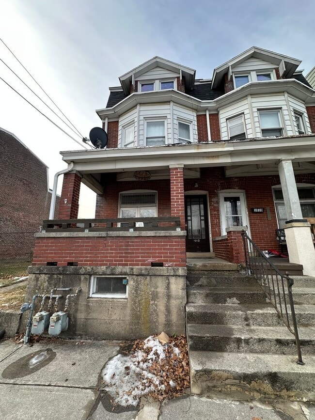 Building Photo - 1012 S Hall St