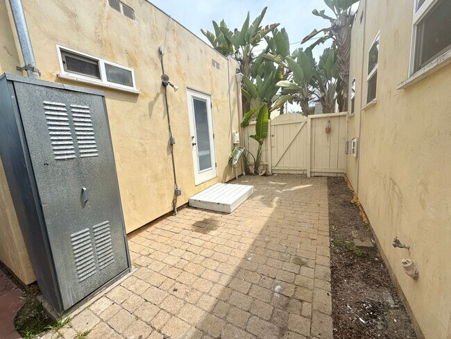 Building Photo - AVAILABLE NOW! CHARMING 1BD/1BA NORTH PARK BUNGALOW! $2,045/MO!