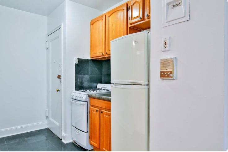 Building Photo - 156 E 85th St