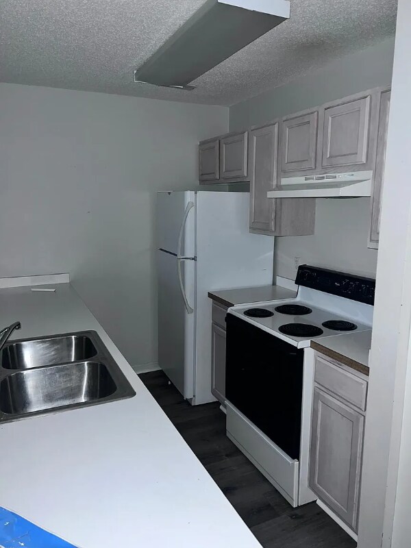 Building Photo - 4225 Villas Dr