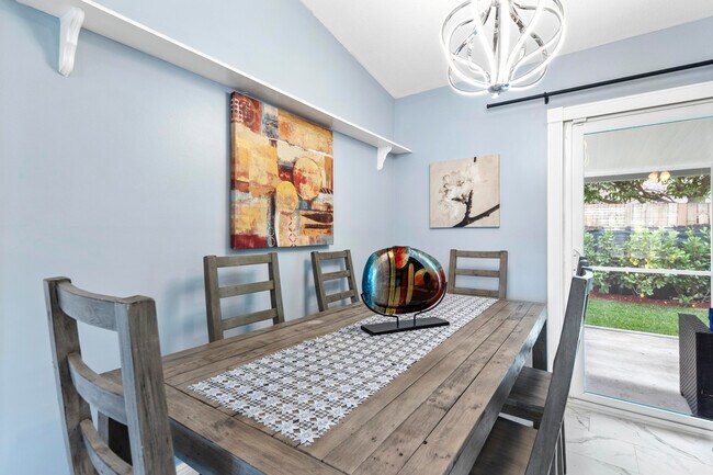 Building Photo - 812 NW 6th Ave