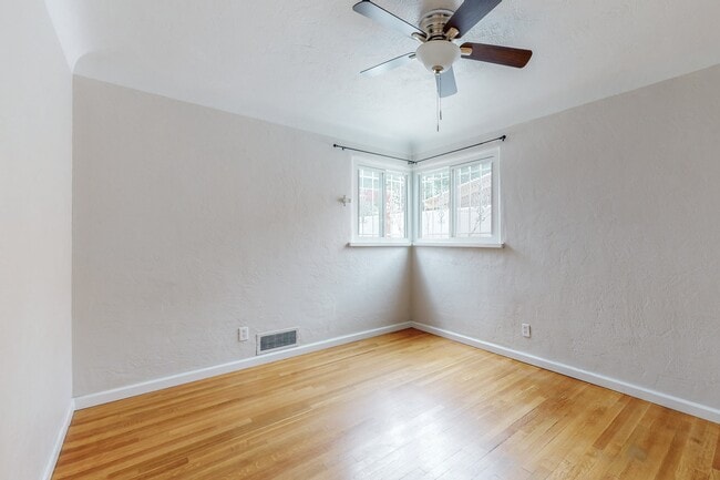 Building Photo - 612 Truman St SE