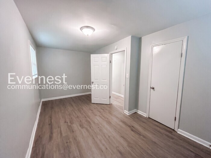 Building Photo - 4402 Davana Dr