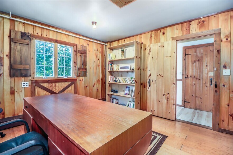 Building Photo - 155 Squash Hollow Rd