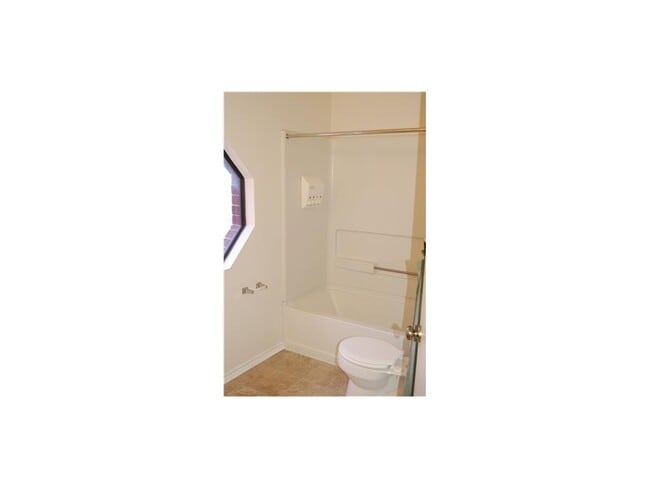 Building Photo - 1403 Bullhill Cove
