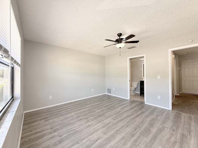 Building Photo - 2820 S Pines Dr