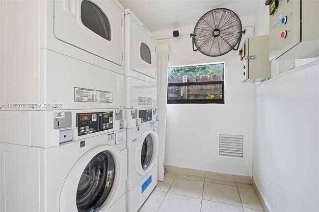 Building Photo - 2445 SW 18th St