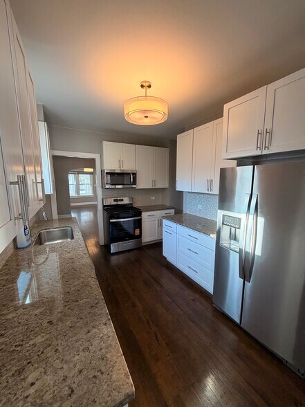 Building Photo - 856 Woodlawn Ave