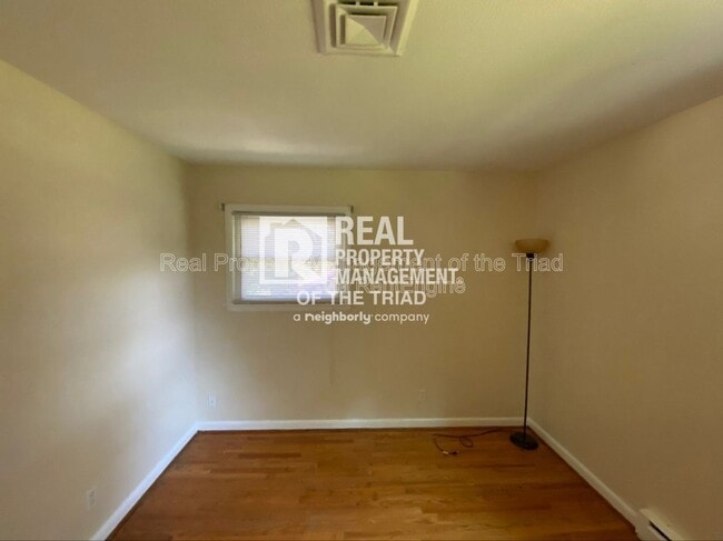 Building Photo - 926 Hilltop Blvd