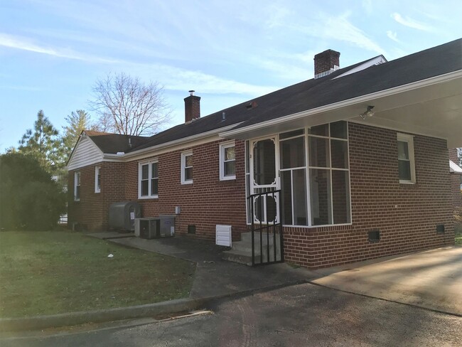 Building Photo - Large Lawrenceville Rancher