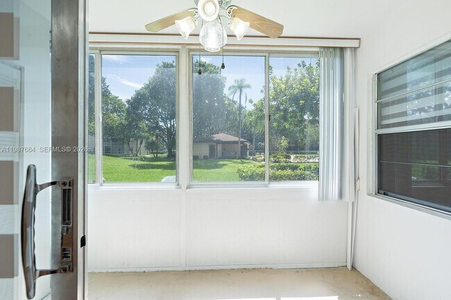 Building Photo - 1351 SW 125th Ave