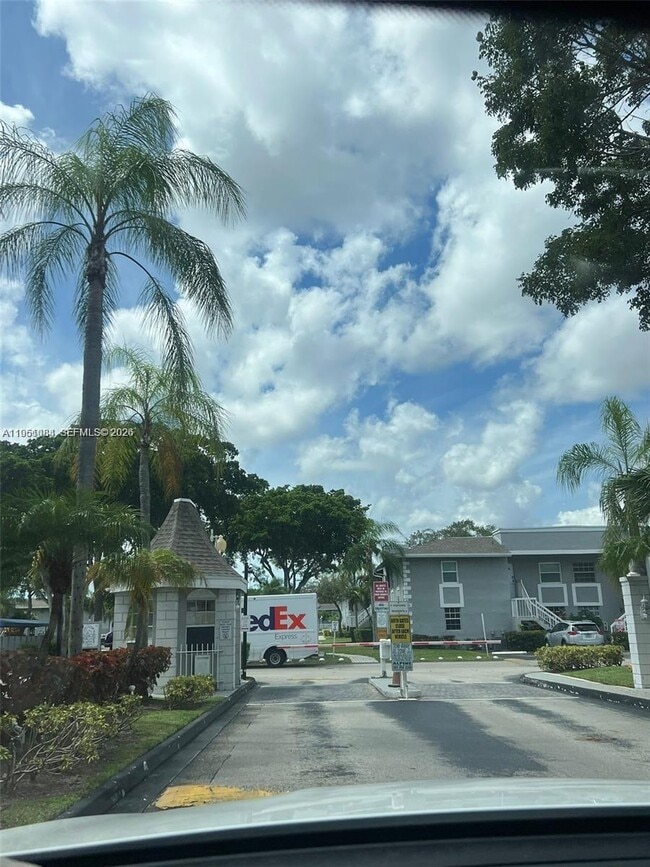 Building Photo - 442 NE 210th Cir Terrace