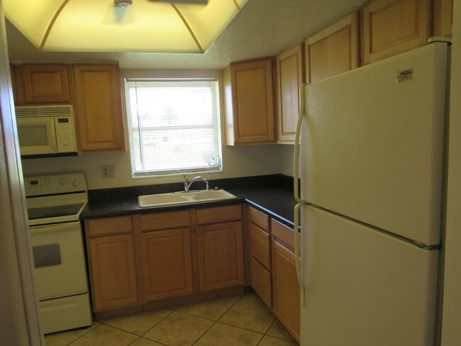 Building Photo - 2679 Emory Dr E