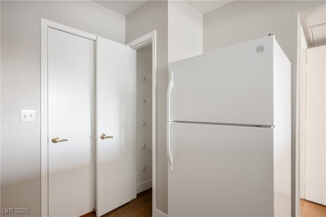 Building Photo - 6650 W Warm Springs Rd