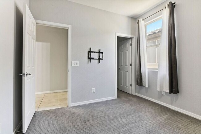 Building Photo - 7707 S 37th St