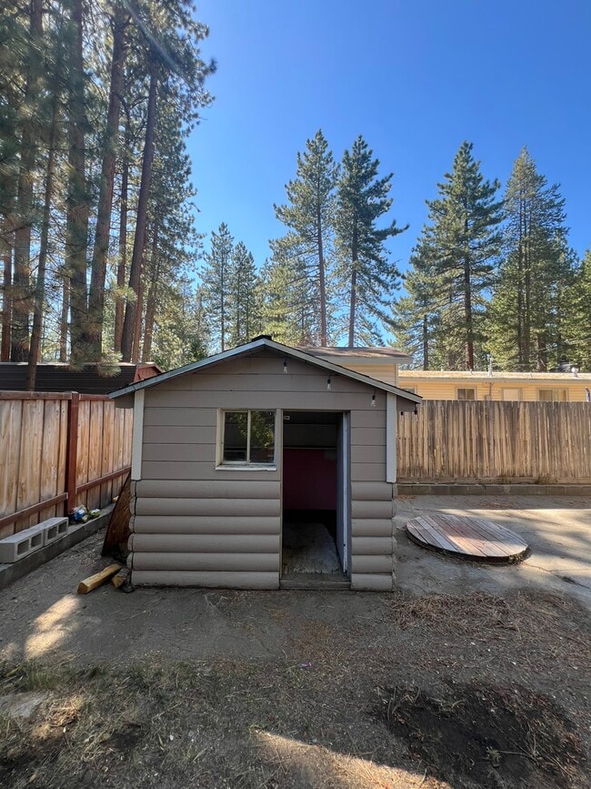 Building Photo - 3380 Janet Dr