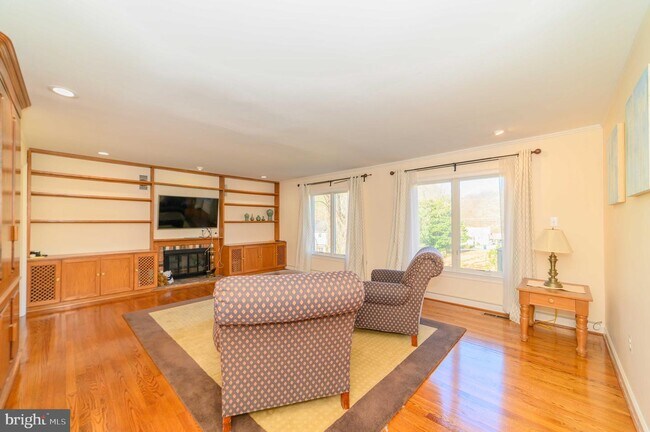 Building Photo - 4708 Randolph Ct