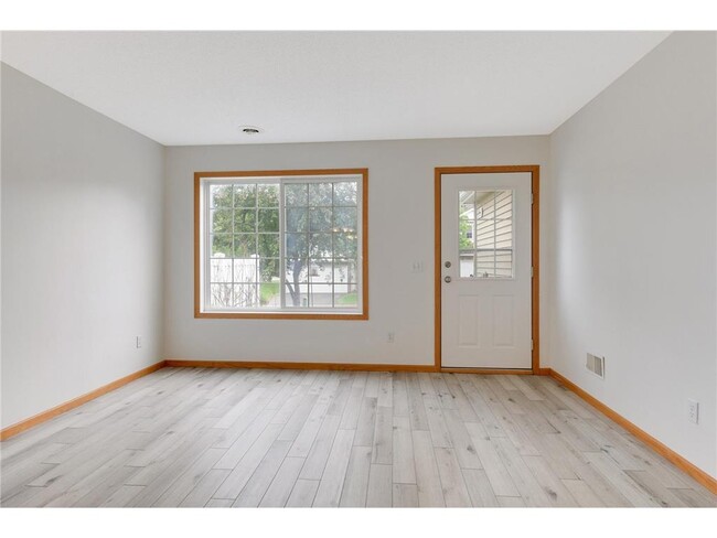 Building Photo - 15921 Finch Ln