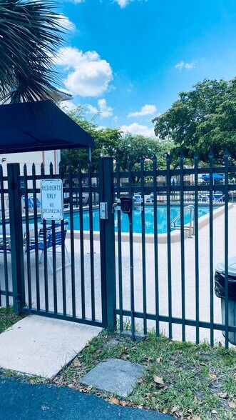 Building Photo - 3276 NW 102nd Ter