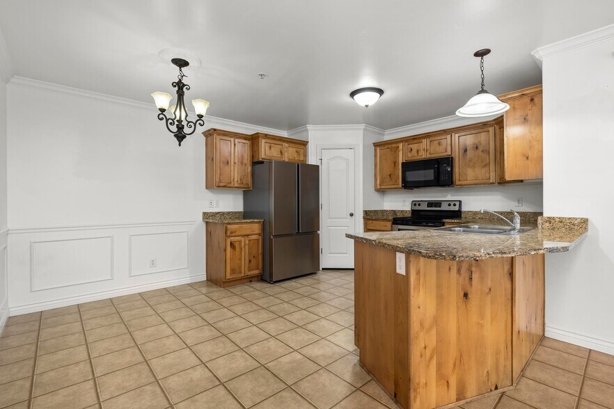 Building Photo - 518 S 2150 W