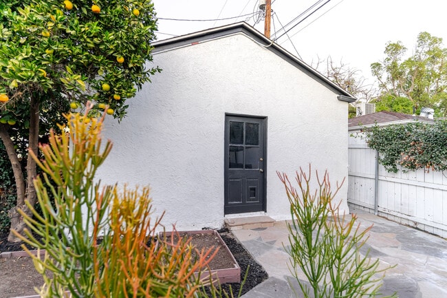 Building Photo - 640 E Valencia Ave