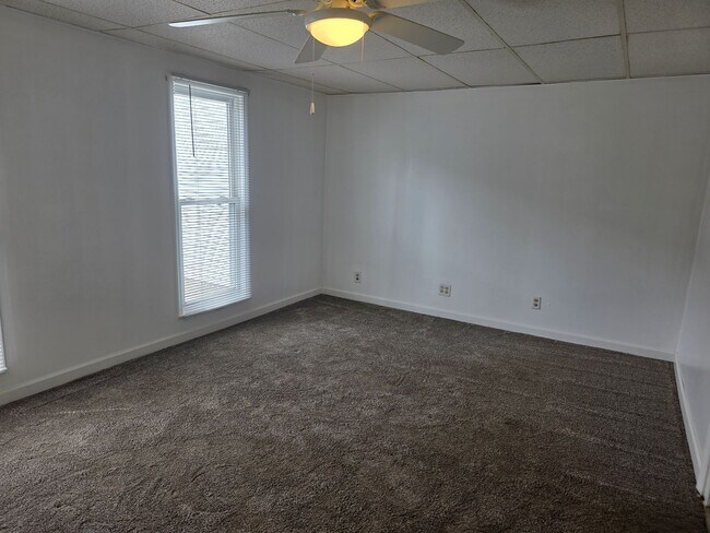 Building Photo - Remodeled 3-Bedroom, 1-Bathroom Home with Basement & Garage – $1,550/Month | Accepting Section 8
