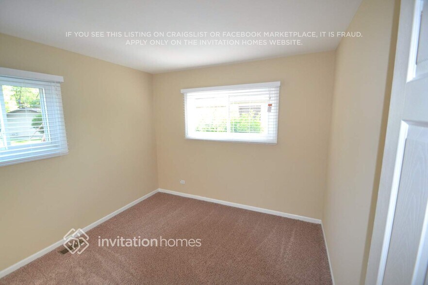 Building Photo - 1875 N Newport Rd