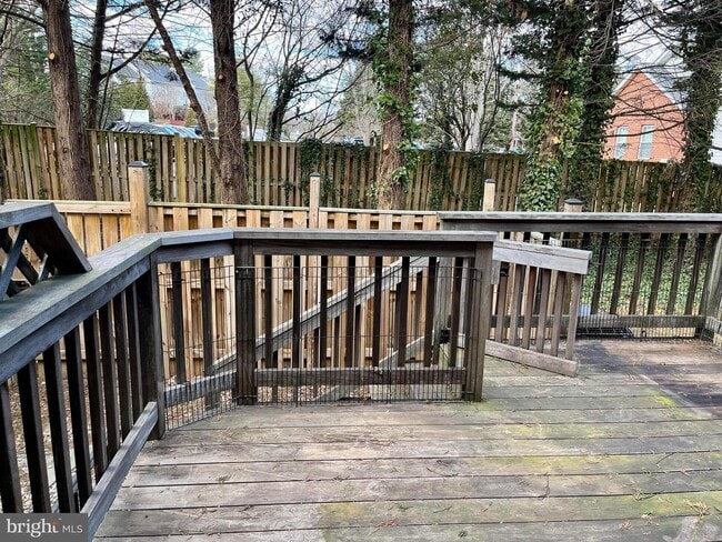 Building Photo - 518 Francis Nicholson Way