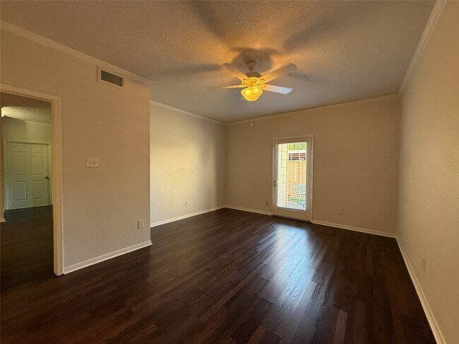 Building Photo - 2125 Augusta Dr