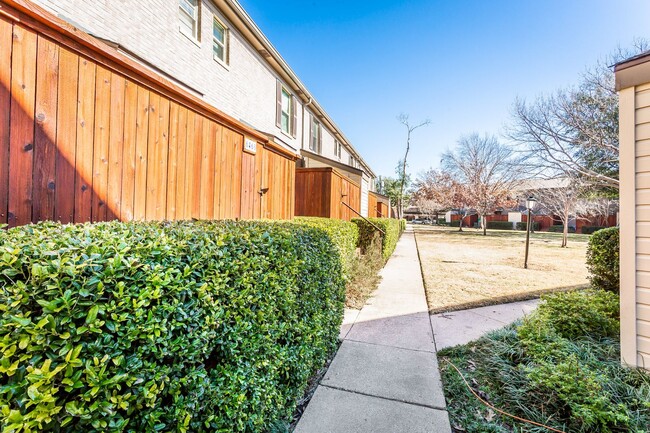 Building Photo - Two-Bedroom, 1-Bath Condo in Bordeaux Village