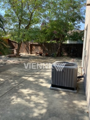 Building Photo - 7956 Robinson Dr