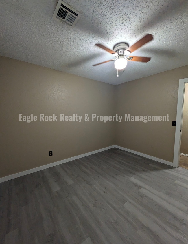 Building Photo - Tulsa House for Rent (3beds/2baths)
