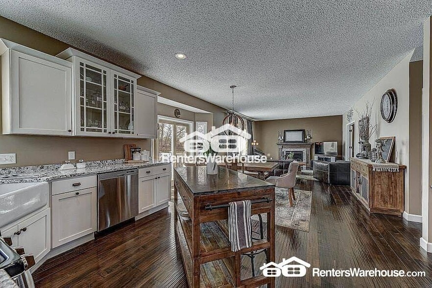 Building Photo - 8868 Whispering Oaks Trail