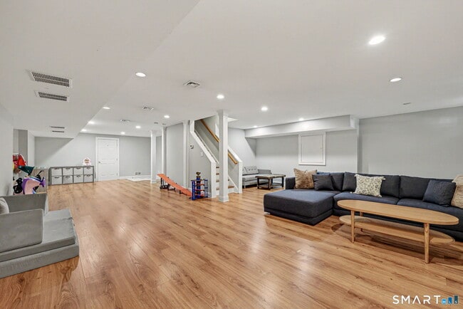 Building Photo - 4 Sickle Bar Ln