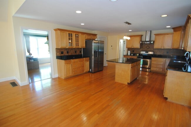 Building Photo - 40 Hibiscus Way