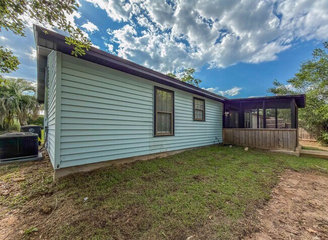 Building Photo - 2059 Little River Ln