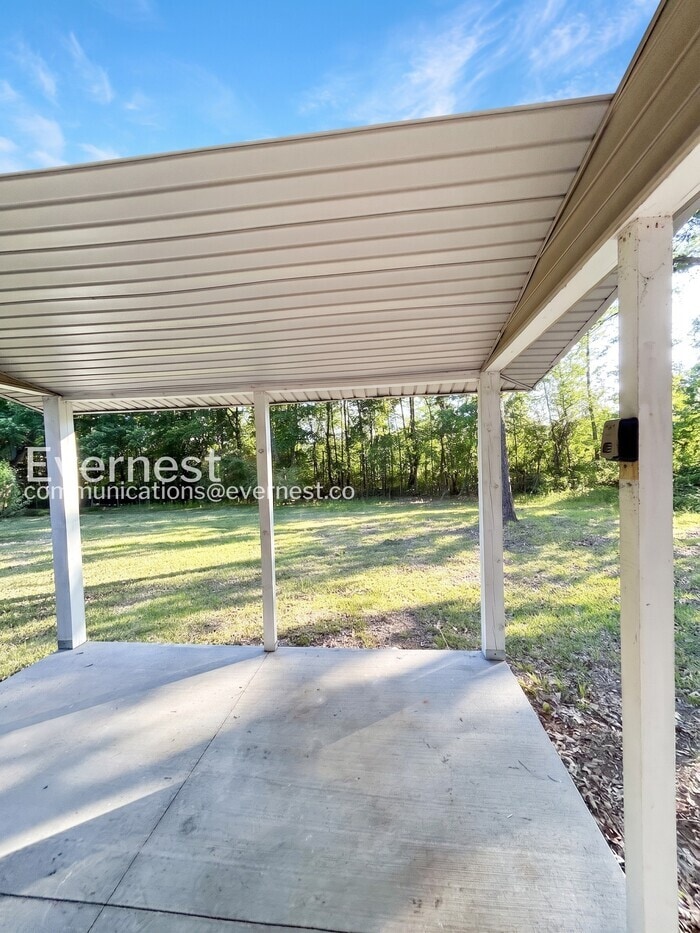 Building Photo - 203 Pinetree Dr