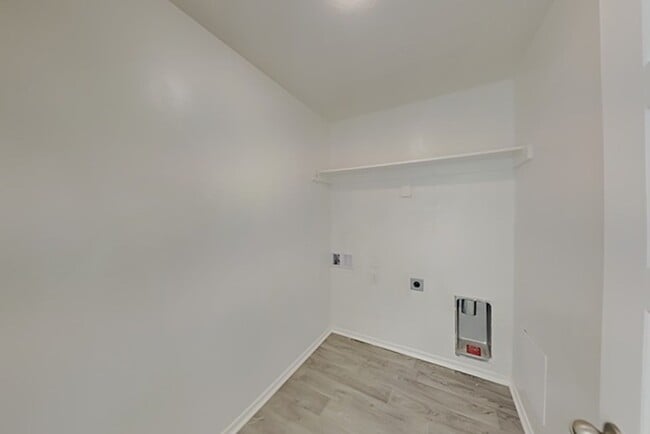 Building Photo - Spacious 4 Bedroom 2 Bathroom Home in Yukon Schools