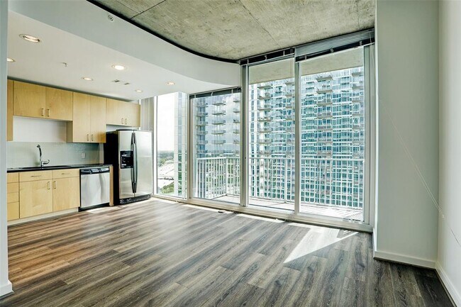 Building Photo - 5925 Almeda Rd