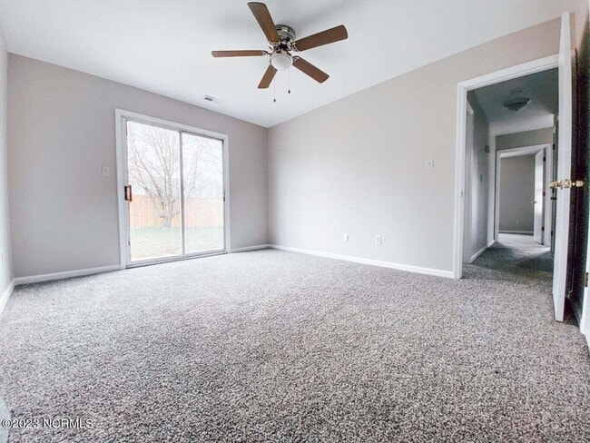 Building Photo - In town- walking distance to shopping!