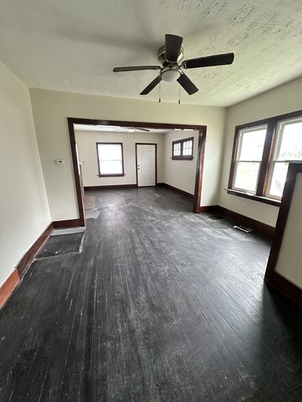 Building Photo - 2057 Catalpa Dr