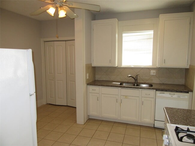 Building Photo - 2121 Market St