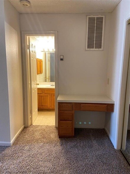 Building Photo - 1311 Antoine Dr