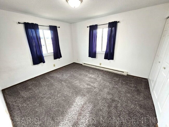 Building Photo - 2 BD, 1 BA in Garretson - Small Town Living Near Big City Amenities