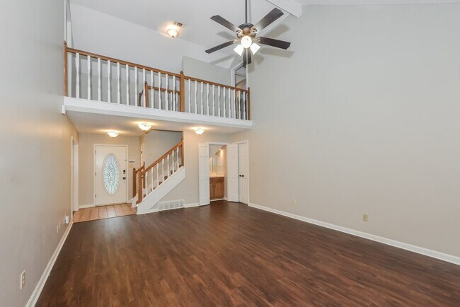 Building Photo - 1960 Maple Creek Dr