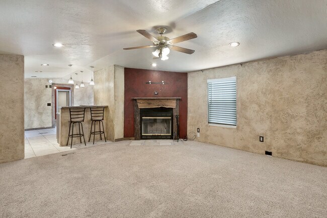 Building Photo - 214 E Mobley St