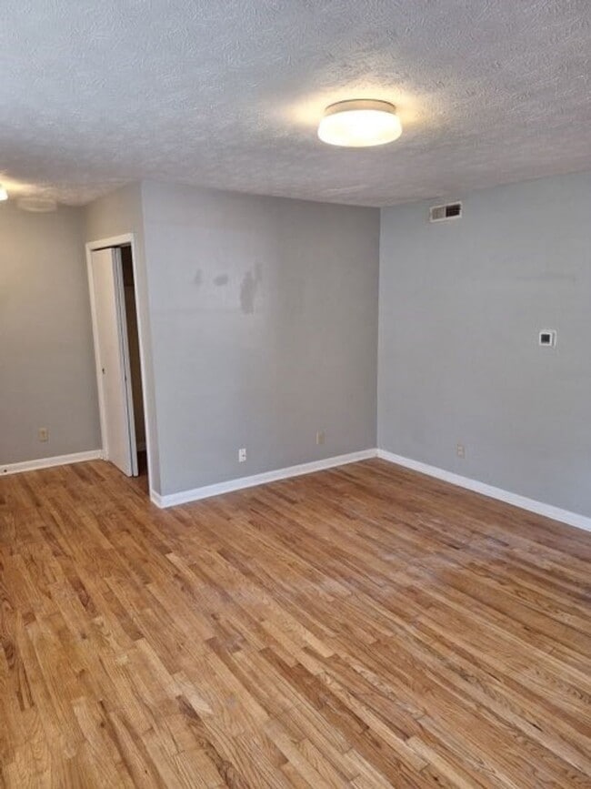 Building Photo - 836 Ridge Rd