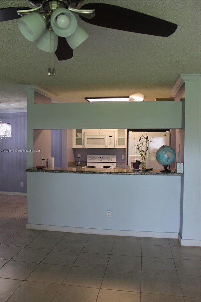 Building Photo - 10420 SW 158th Ct