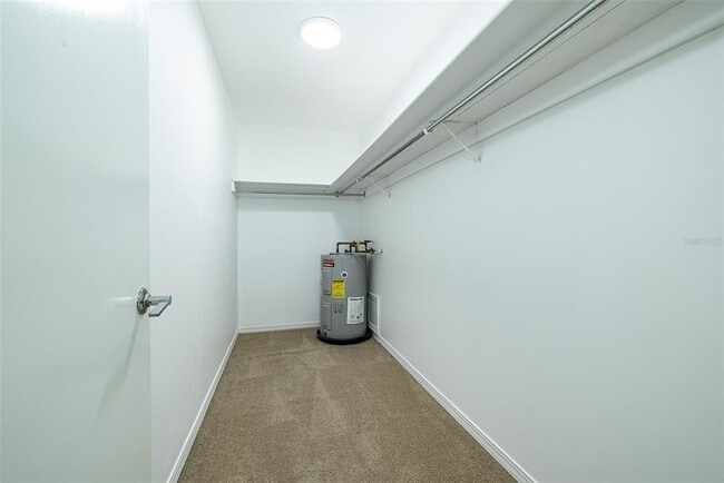 Building Photo - 6950 Avenue Des Palais