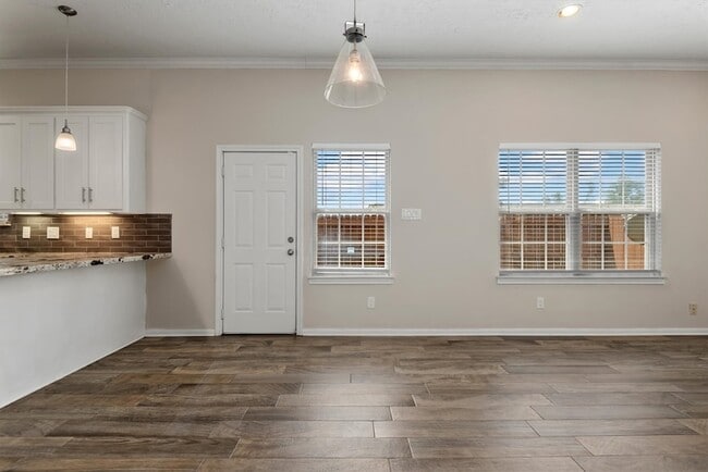 Building Photo - 7036 W 43rd St